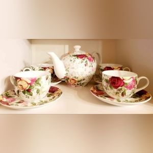 Royal Albert Country Rose Chintz teapot and cups